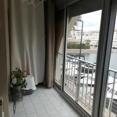Lägenhet Magnifique Marina Proche Avec Parking